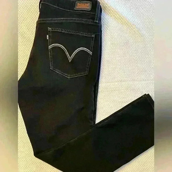 Levi’s Mid Rise Skinny Jeans Ladies 16M Jet Black Excellent Condition Trending - Picture 1 of 9
